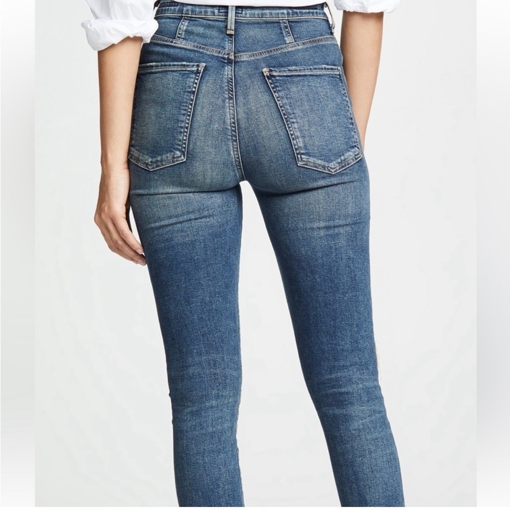 CITIZENS OF HUMANITY Chrissy uber high rise skinny
In Flicker
Size 29
EUC 84 - Picture 7 of 12